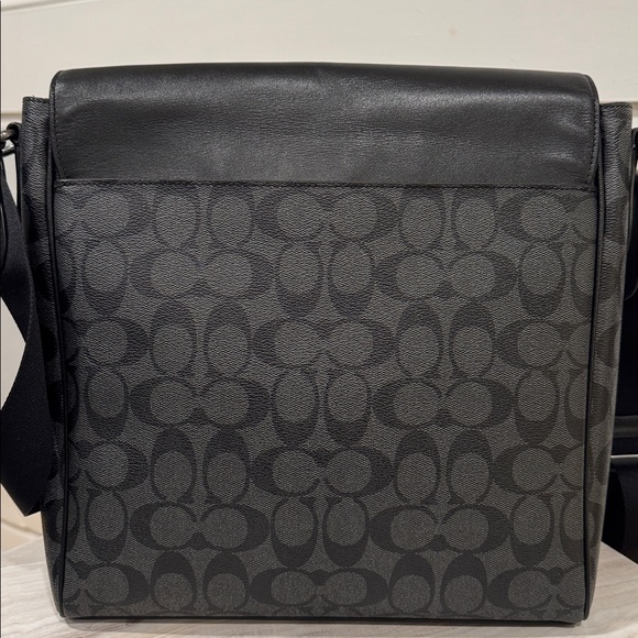 Coach Bag Signature Messenger Flap Crossbody - Picture 7 of 17